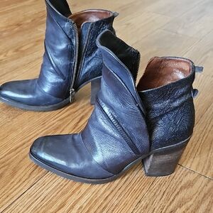 A.S.98 Women's Blue Leather Boots Size 38. Very nice condition